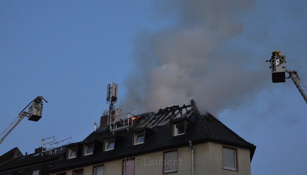 Feuer 3 Dachstuhl Koeln Buchforst Kalk Muelheimerstr P019.JPG